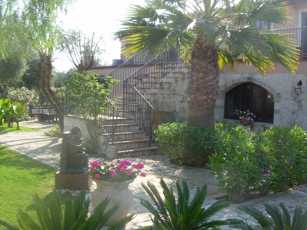 אבולה B&B Casale Siciliano Di Miryam Tiralongo מראה חיצוני תמונה