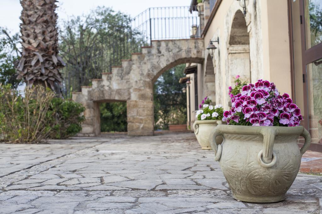 אבולה B&B Casale Siciliano Di Miryam Tiralongo מראה חיצוני תמונה